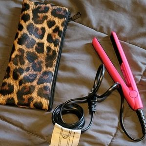 Mini pink straightener